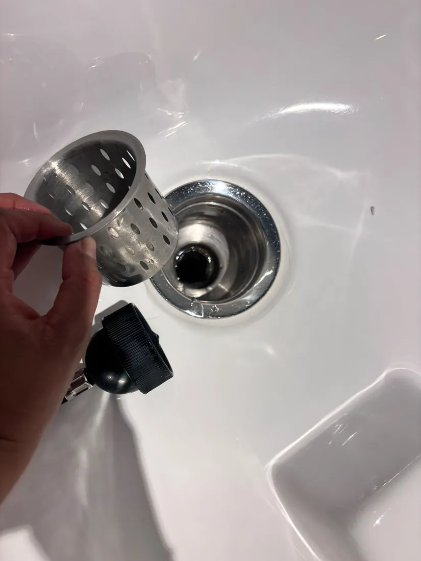 Spotless sink and strainer after Lagover commercial cleaning